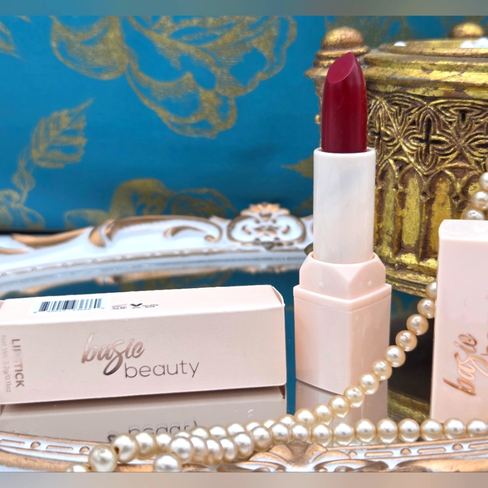 Basic Beauty Cruelty- Free Lipstick - FALL4U (Classic Beauty Pin-up Red) NEW